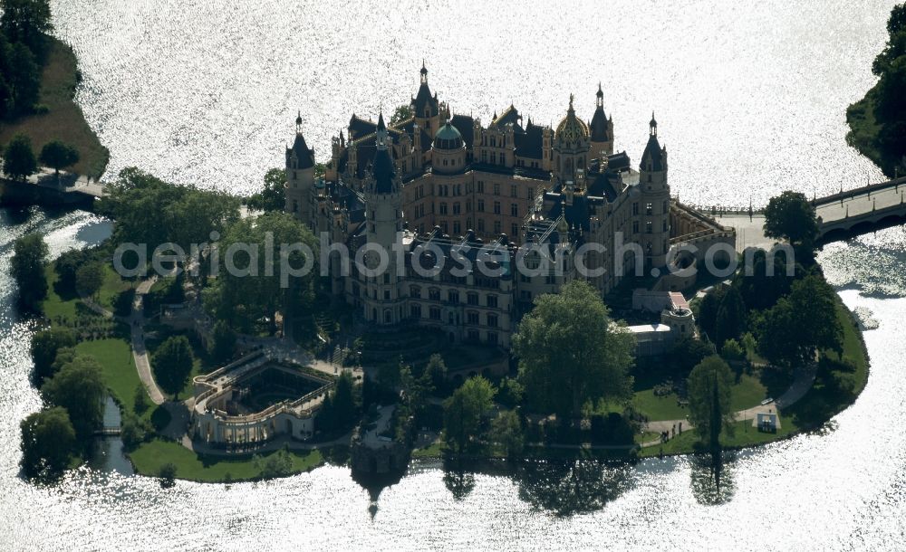 Aerial photograph Schwerin - Schwerin Castle in the state capital of Mecklenburg-Western Pomerania