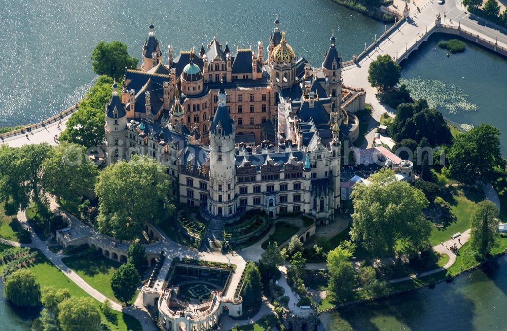 Aerial photograph Schwerin - Schwerin Castle in the state capital of Mecklenburg-Western Pomerania