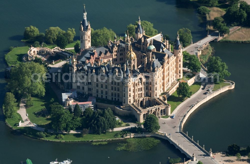 Aerial photograph Schwerin - Schwerin Castle in the state capital of Mecklenburg-Western Pomerania