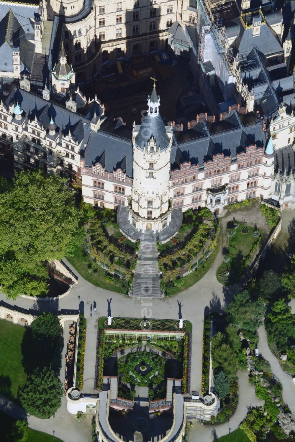 Aerial photograph Schwerin - Schwerin Castle in the state capital of Mecklenburg-Western Pomerania