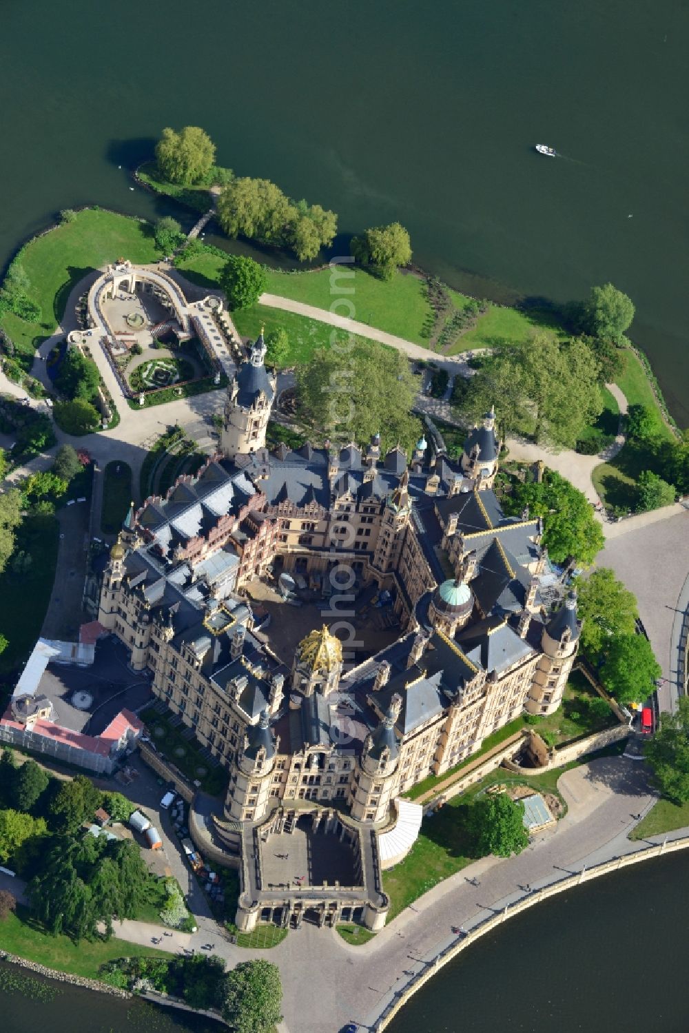 Schwerin from the bird's eye view: Schwerin Castle in the state capital of Mecklenburg-Western Pomerania