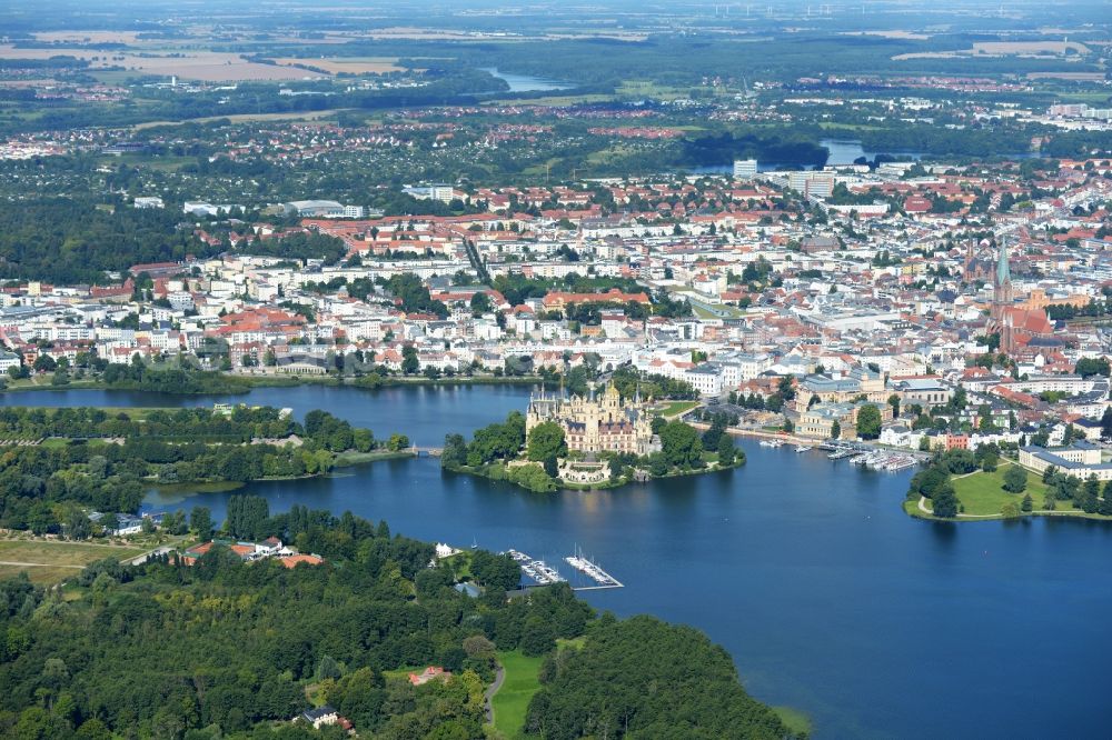 Aerial photograph Schwerin - Schwerin Castle in the state capital of Mecklenburg-Western Pomerania