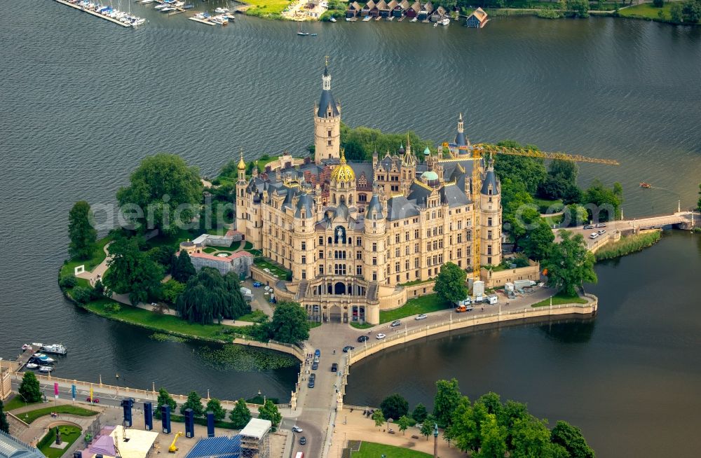 Aerial photograph Schwerin - Schwerin Castle in the state capital of Mecklenburg-Western Pomerania