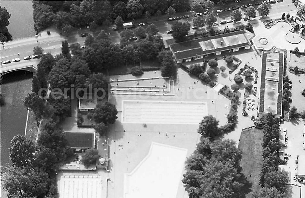 Aerial photograph Berlin / Kreuzberg - 25.06.1995 Schwimmbad Prinzenstr. ( Freibad)