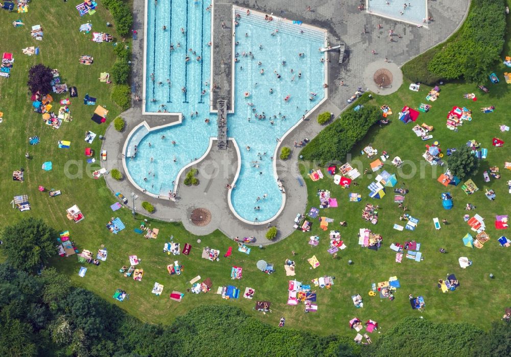 Herne from above - View of the swimming pool Südpool in Herne in the state North Rhine-Westphalia. There is an indoor swimming pool, an open-air pool and a lying park