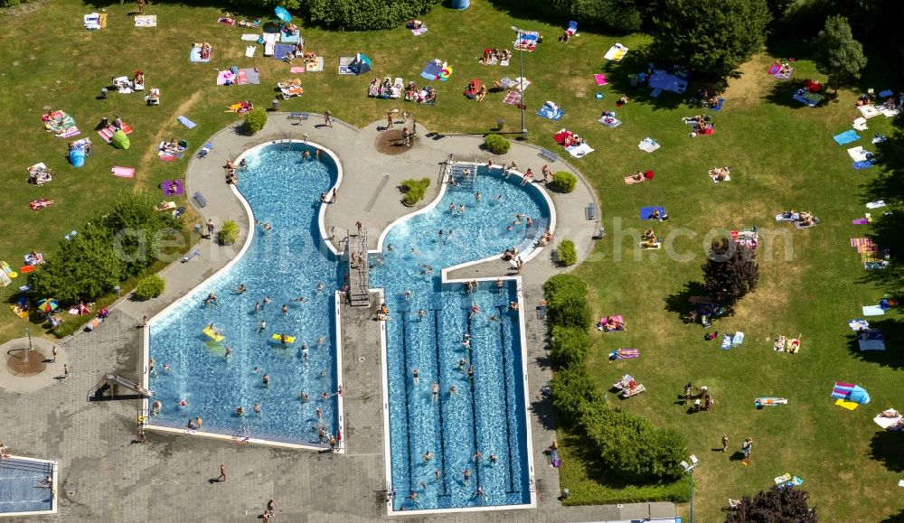 Herne from above - View of the swimming pool Südpool in Herne in the state North Rhine-Westphalia. There is an indoor swimming pool, an open-air pool and a lying park