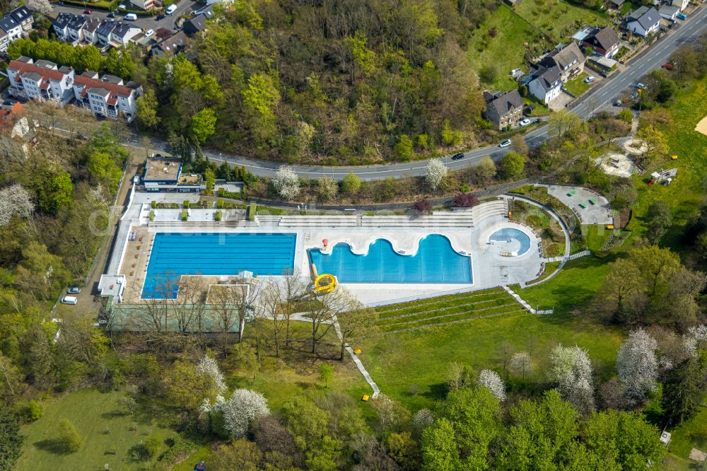 Witten from above - Swimming pool of the of Freibad Annen on Herdecker Street on street Herdecker Strasse in Witten at Ruhrgebiet in the state North Rhine-Westphalia, Germany