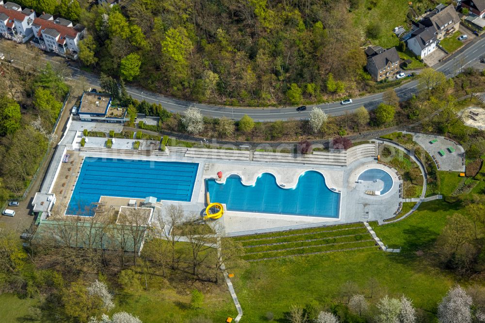 Witten from the bird's eye view: Swimming pool of the of Freibad Annen on Herdecker Street on street Herdecker Strasse in Witten at Ruhrgebiet in the state North Rhine-Westphalia, Germany