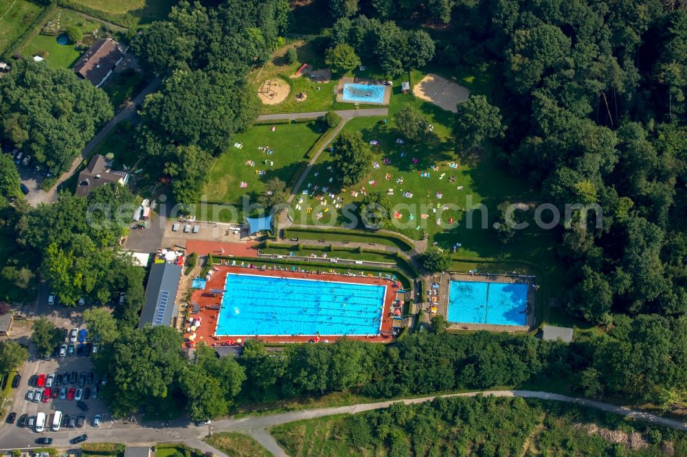 Aerial photograph Menden (Sauerland) - Swimming pool of the Buergerbad Leitmecke in Menden (Sauerland) in the state North Rhine-Westphalia