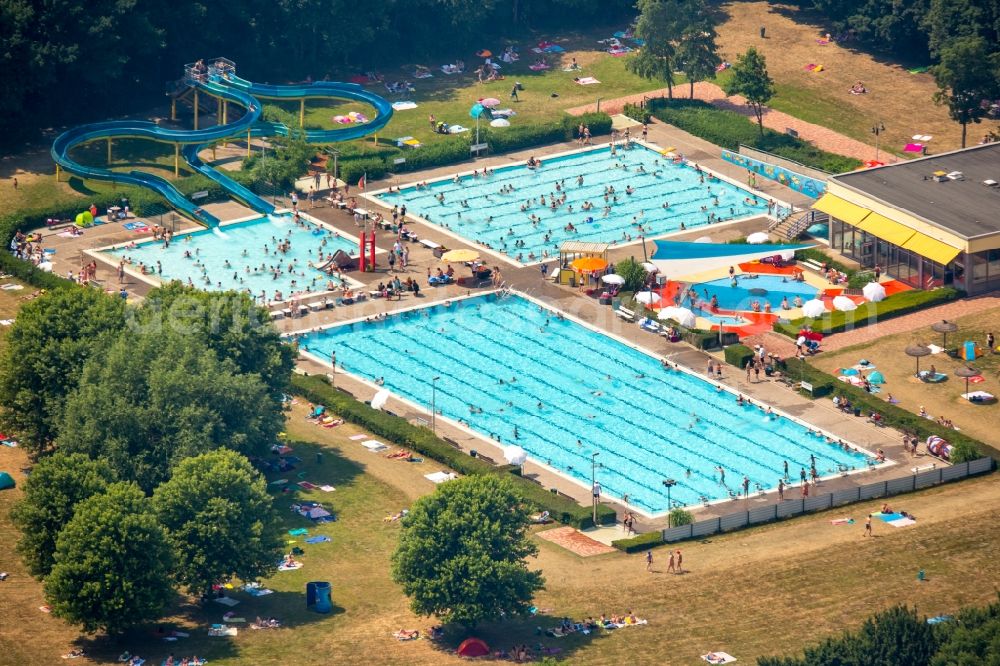 Hamm from the bird's eye view: Swimming pools at the swimming pool of the leisure facility Freibad Sued in Hamm in the state North Rhine-Westphalia