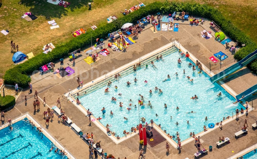 Hamm from above - Swimming pools at the swimming pool of the leisure facility Freibad Sued in Hamm in the state North Rhine-Westphalia