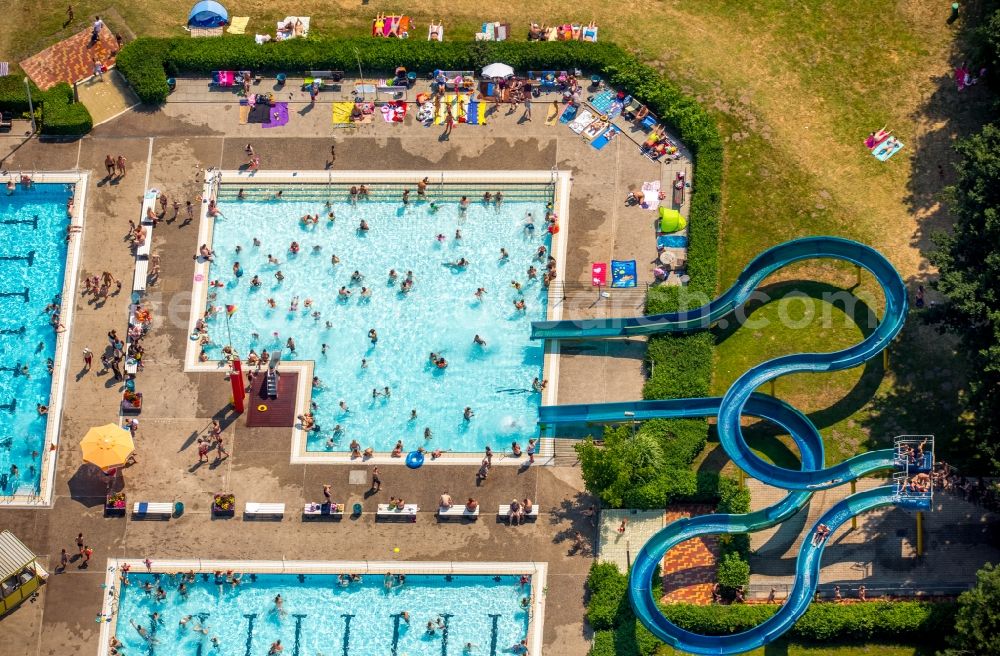 Hamm from the bird's eye view: Swimming pools at the swimming pool of the leisure facility Freibad Sued in Hamm in the state North Rhine-Westphalia