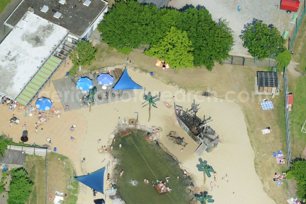 Helingen from the bird's eye view: Spa and swimming pools at the swimming pool of the leisure facility Waterpark in Helingen in the state Lower Saxony