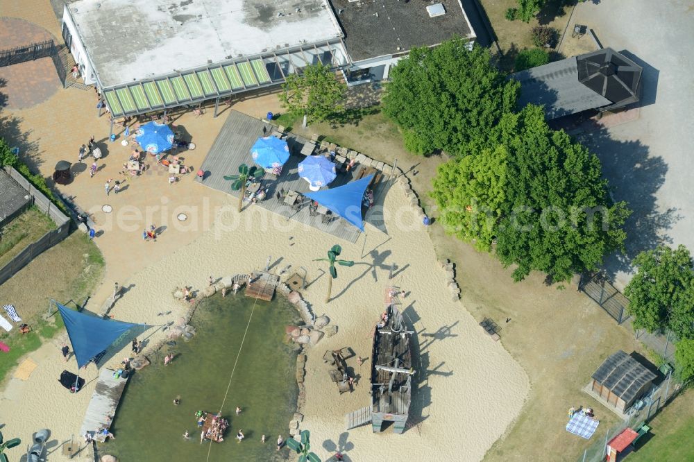 Aerial image Helingen - Spa and swimming pools at the swimming pool of the leisure facility Waterpark in Helingen in the state Lower Saxony