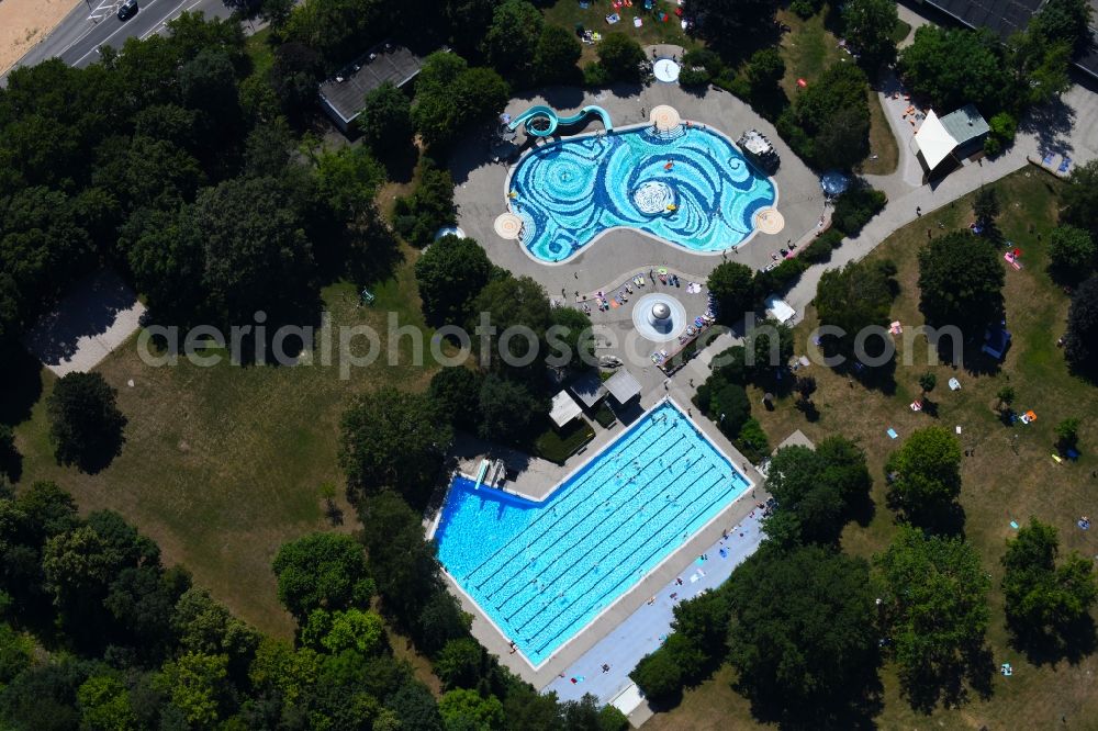 Heilbronn from above - Swimming pool of the Gesundbrunnen on Roemerstrasse in Heilbronn in the state Baden-Wurttemberg, Germany