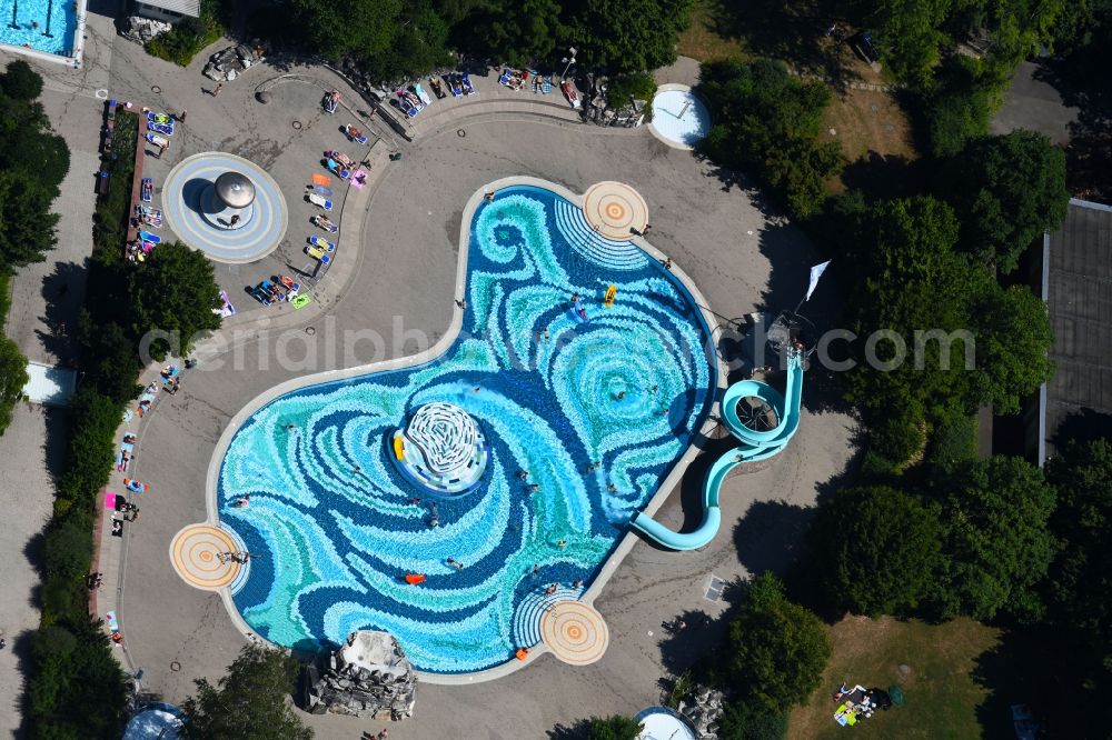 Aerial image Heilbronn - Swimming pool of the Gesundbrunnen on Roemerstrasse in Heilbronn in the state Baden-Wurttemberg, Germany