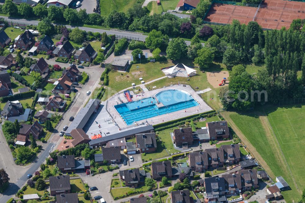 Horneburg from the bird's eye view: Swimming pool of the in Horneburg in the state Lower Saxony, Germany