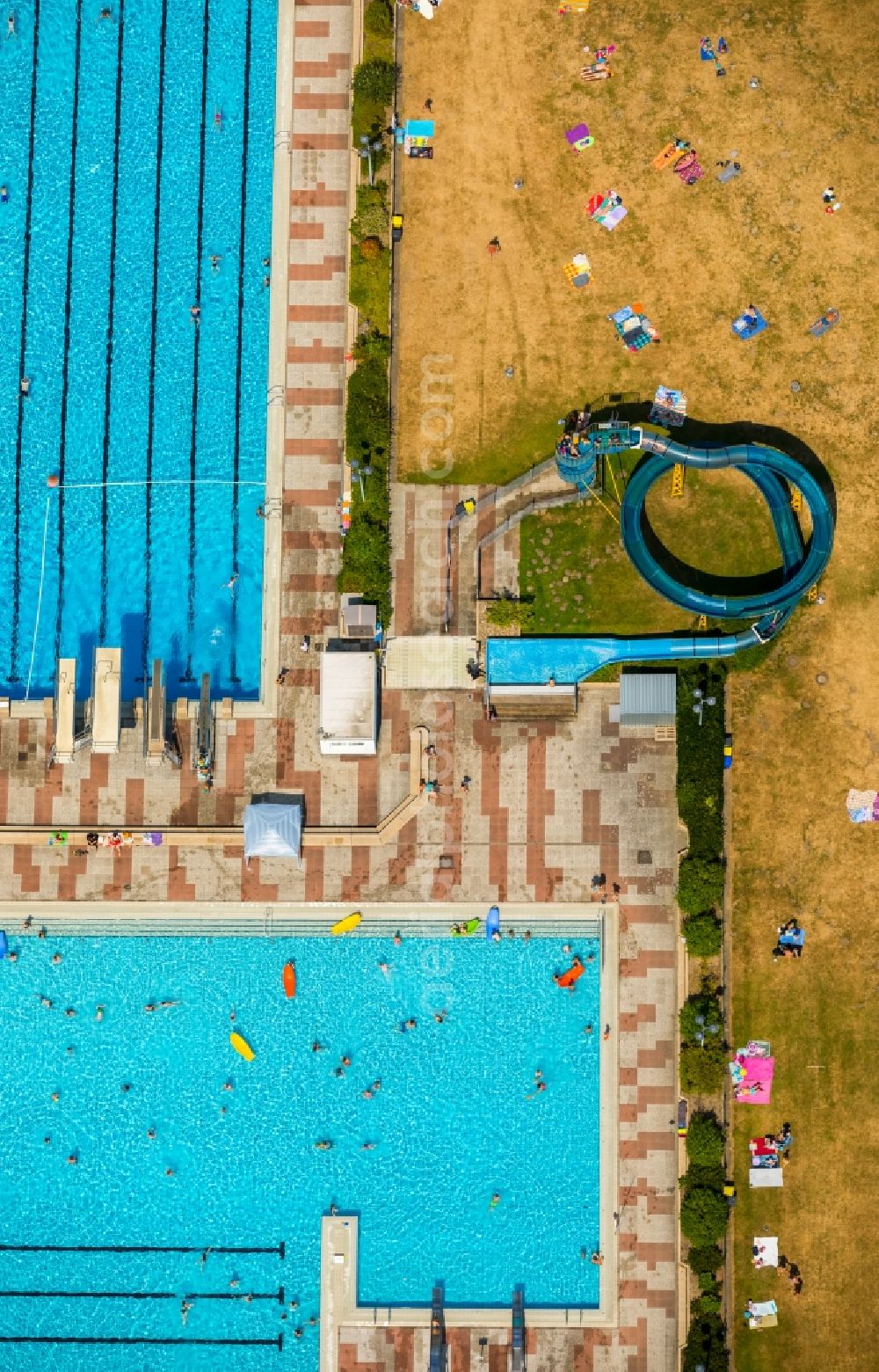 Aerial photograph Haltern am See - Swimming pool of the Aquarell on Hullerner Strasse in Haltern am See in the state North Rhine-Westphalia, Germany