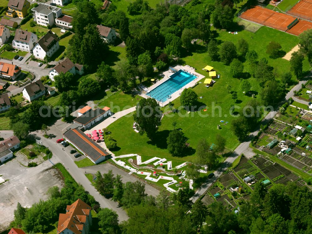 Bad Buchau from the bird's eye view: Mini golf course and open swimming pool of the Bad Buchau outdoor pool in Bad Buchau in the state Baden-Wuerttemberg, Germany