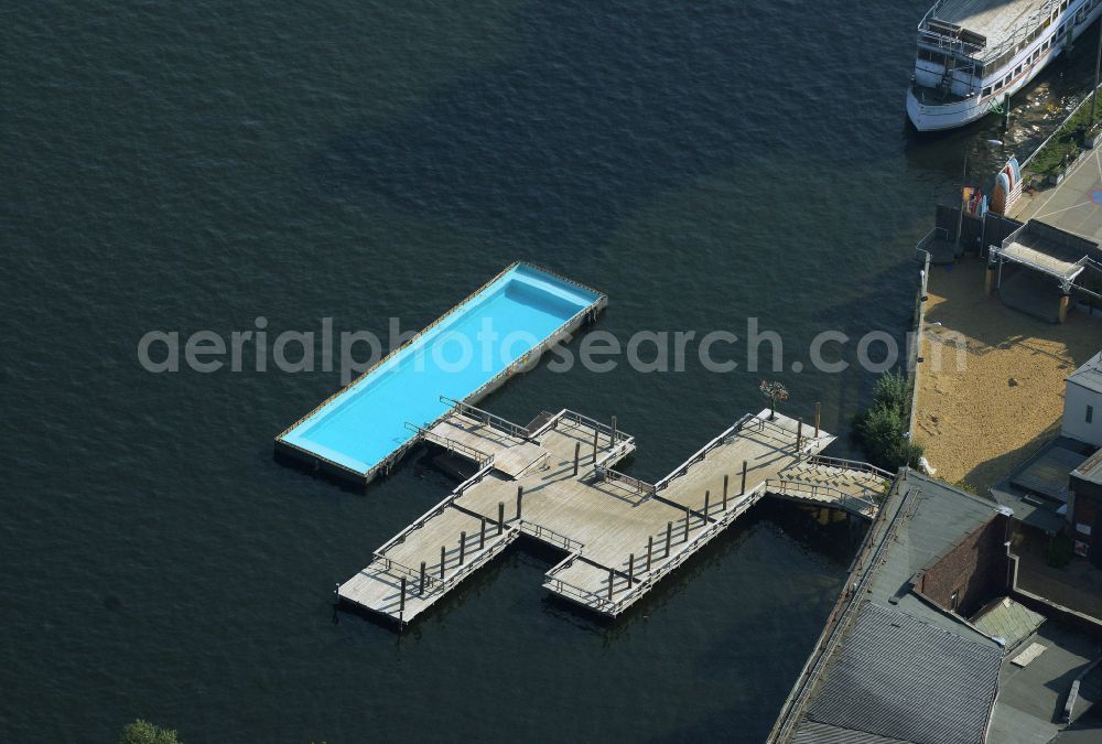 Aerial image Berlin - Swimming pool of the Badeschiff on river Spree on Eichenstrasse in the district Treptow in Berlin, Germany