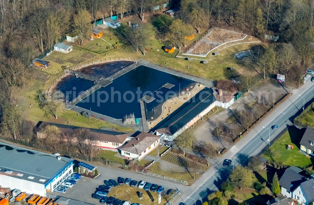 Aerial photograph Menden (Sauerland) - Swimming pool of the Bieberkamp in the district Lendringsen in Menden (Sauerland) in the state North Rhine-Westphalia