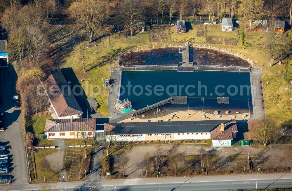 Aerial image Menden (Sauerland) - Swimming pool of the Bieberkamp in the district Lendringsen in Menden (Sauerland) in the state North Rhine-Westphalia