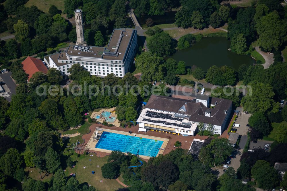 Braunschweig from above - Swimming pool of the open-air swimming pool Buergerbadepark and the indoor swimming pool on street Nimes-Strasse in Braunschweig in the federal state of Lower Saxony, Germany