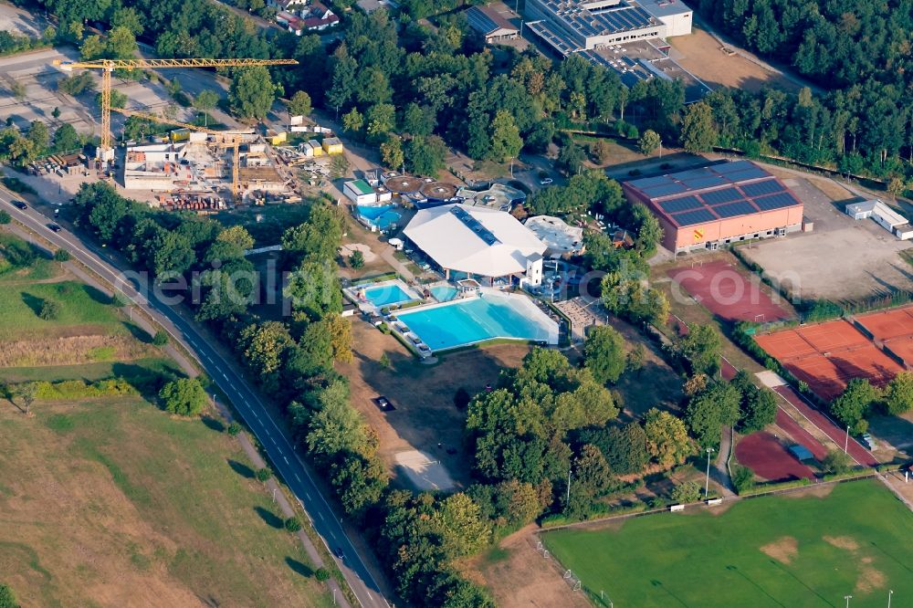 Aerial photograph Kuppenheim - Swimming pool of the Cuppamare in Kuppenheim in the state Baden-Wurttemberg, Germany