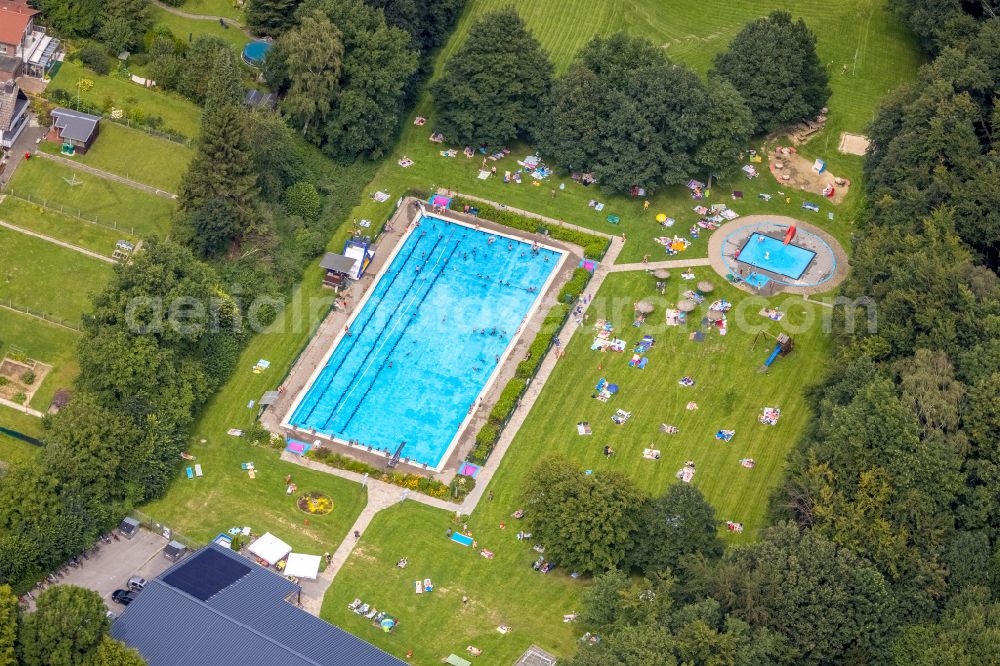 Fröndenberg/Ruhr from the bird's eye view: Swimming pool of the in Dellwig in the state North Rhine-Westphalia, Germany