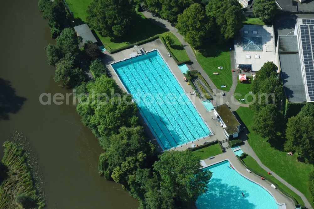 Wetzlar from the bird's eye view: Swimming pool of the Domblickbad on Karl-Kellner-Ring in Wetzlar in the state Hesse, Germany