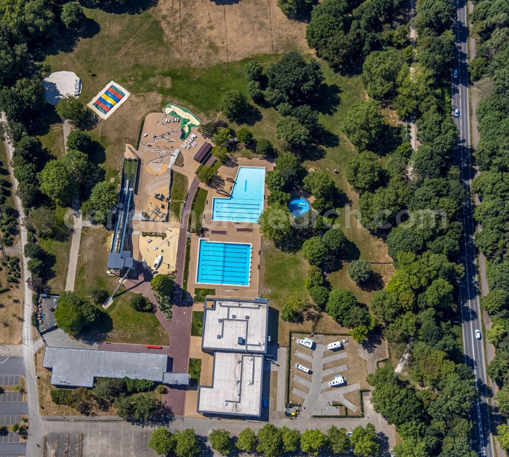 Aerial image Moers - Swimming pool of the ENNI Solimare in Moers in the state North Rhine-Westphalia, Germany