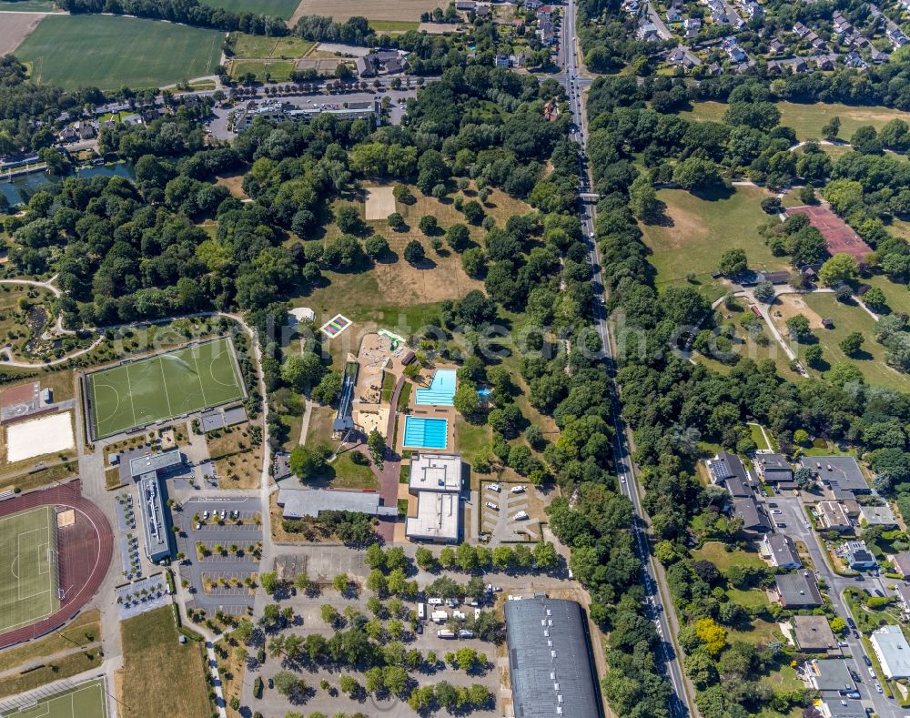 Aerial image Moers - Swimming pool of the ENNI Solimare in Moers in the state North Rhine-Westphalia, Germany