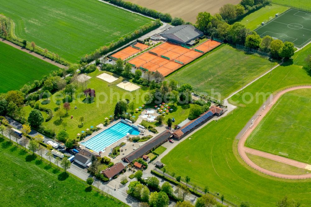 Aerial image Drensteinfurt - Swimming pool of the Erlbad Im Erlfeld in Drensteinfurt in the state North Rhine-Westphalia, Germany