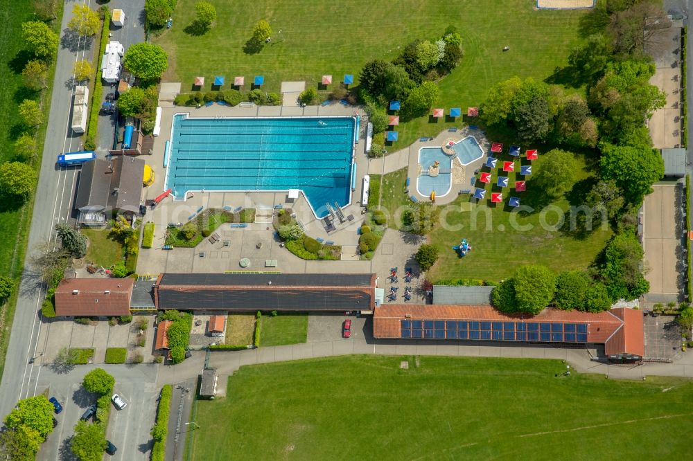 Aerial photograph Drensteinfurt - Swimming pool of the Erlbad Im Erlfeld in Drensteinfurt in the state North Rhine-Westphalia, Germany