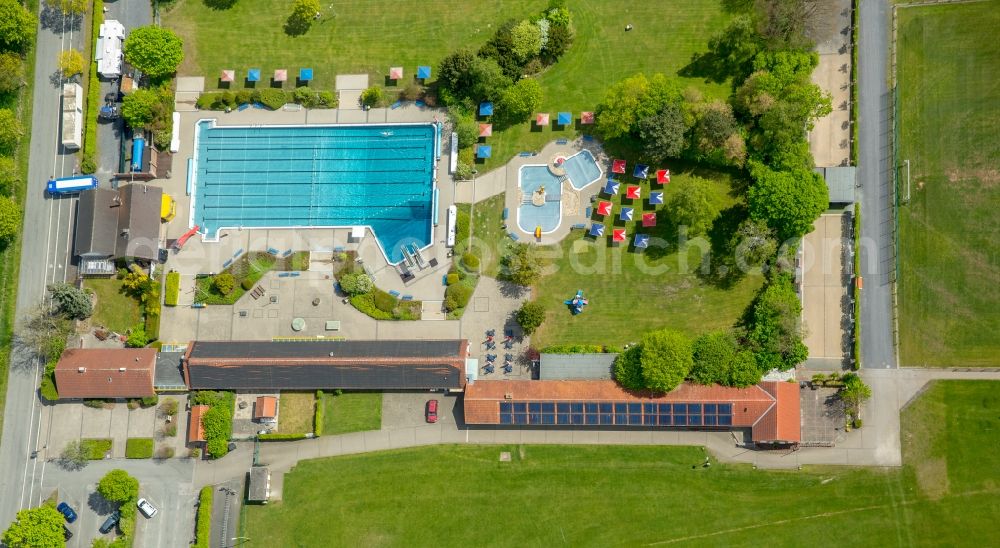 Drensteinfurt from the bird's eye view: Swimming pool of the Erlbad Im Erlfeld in Drensteinfurt in the state North Rhine-Westphalia, Germany