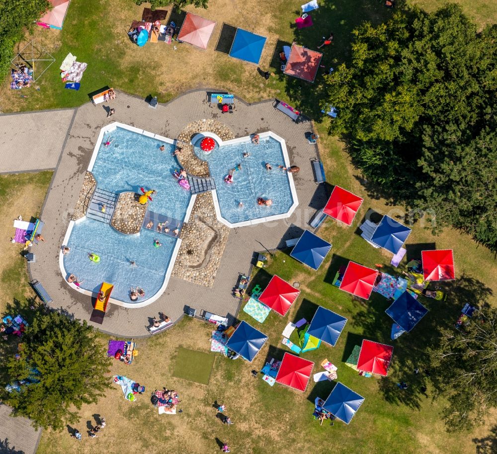 Drensteinfurt from the bird's eye view: Swimming pool of the Erlbad Im Erlfeld in Drensteinfurt in the state North Rhine-Westphalia, Germany