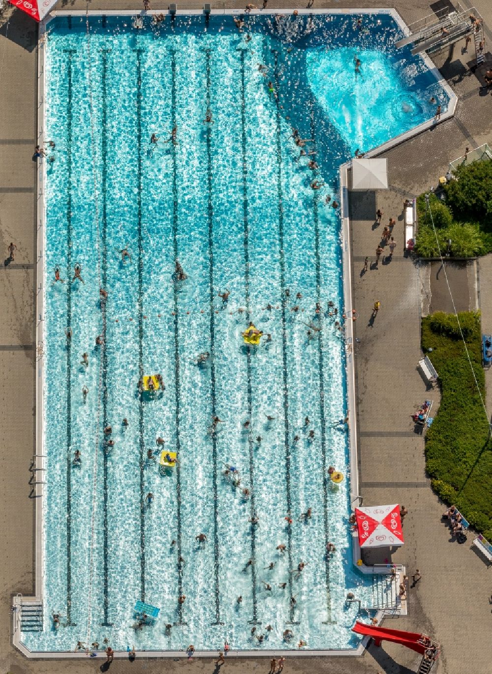 Drensteinfurt from above - Swimming pool of the Erlbad Im Erlfeld in Drensteinfurt in the state North Rhine-Westphalia, Germany