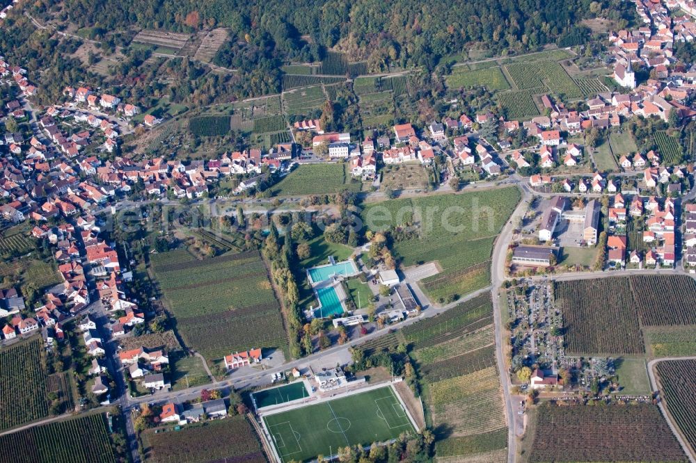 Aerial photograph Neustadt an der Weinstraße - Swimming pool of the Foerderverein Hambacher Schwimmbad e.V. in the district Hambach in Neustadt an der Weinstrasse in the state Rhineland-Palatinate