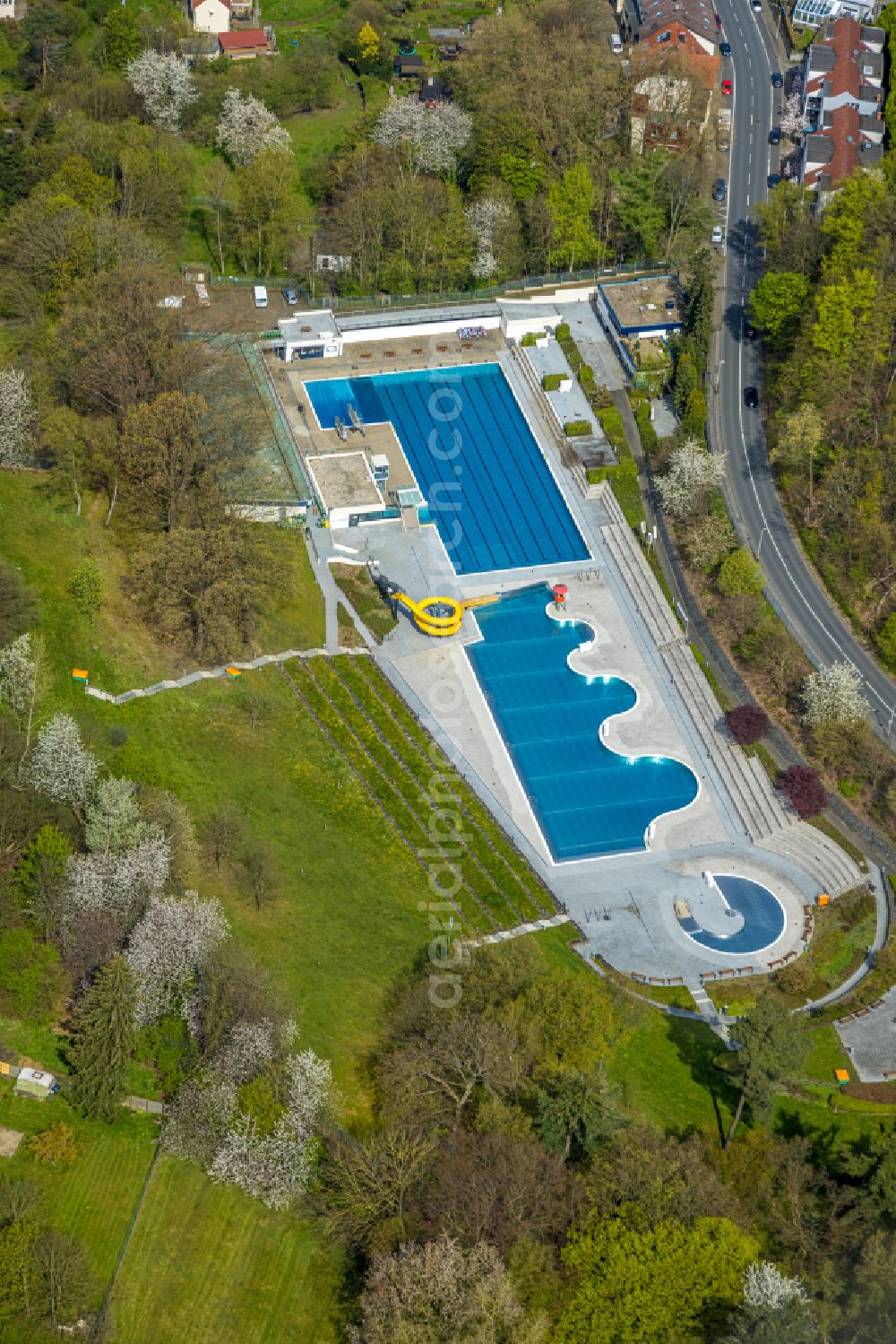 Witten from above - Swimming pool of the of Freibad Annen on Herdecker Street in Witten in the state North Rhine-Westphalia, Germany