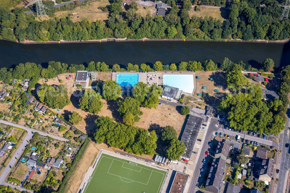 Aerial image Essen - Swimming pool of the Freibad Dellwig Hesse on Scheppmannskonp in Essen in the state North Rhine-Westphalia, Germany