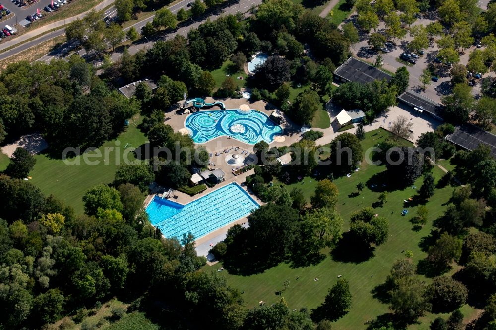 Aerial image Heilbronn - Swimming pool of the Freibad Gesundbrunnen in the Roemerstrasse in Heilbronn in the state Baden-Wurttemberg, Germany