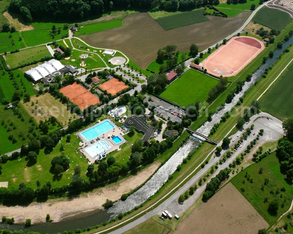 Lauchringen from the bird's eye view: Open swimming pool of the outdoor pool Freibad Lauchringen and sports field facilities in the district Oberlauchringen in Lauchringen in the state Baden-Wuerttemberg, Germany