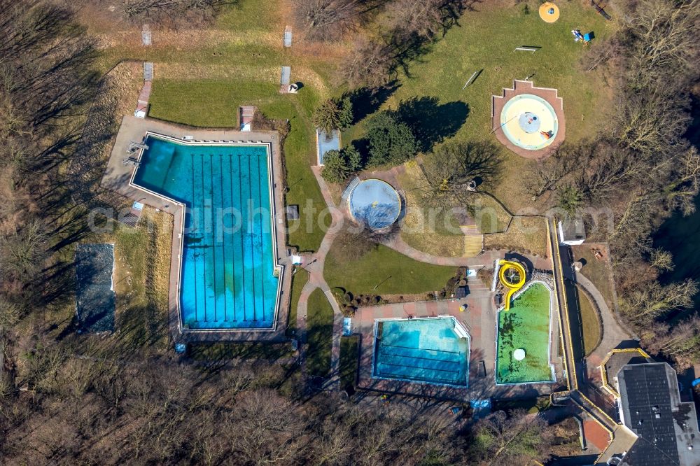 Aerial photograph Holzwickede - Swimming pool of the Freibad Schoene Floete on Steinbruchstrasse in Holzwickede in the state North Rhine-Westphalia, Germany