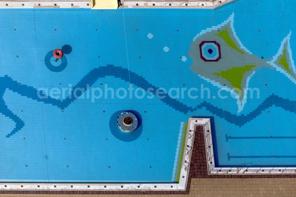 Aerial photograph Leipzig - Swimming pool of the Freibad Schoenefeld on the Volbedingstrasse in the district Mockau in Leipzig in the state Saxony, Germany