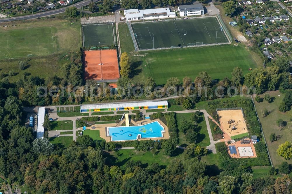 Aerial image Leipzig - Swimming pool of the Freibad Schoenefeld on the Volbedingstrasse in the district Mockau in Leipzig in the state Saxony, Germany