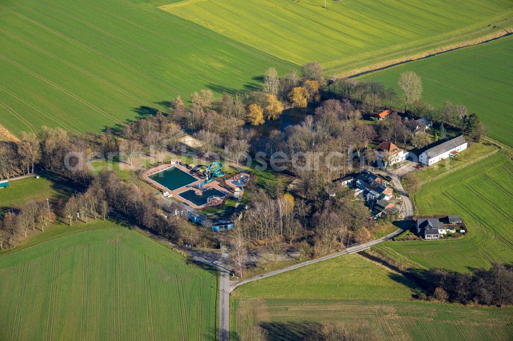 Selm from the bird's eye view: Swimming pool of the Freibad Selm on street Badestrasse in Selm in the state North Rhine-Westphalia, Germany