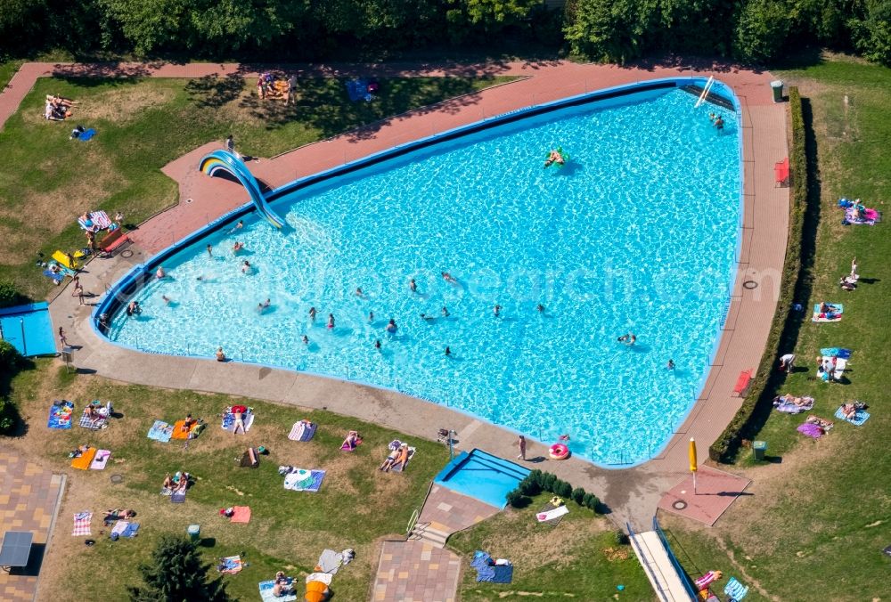 Sprockhövel from above - Swimming pool of the Freibad Sprockhoevel on Bleichwiese in the district Osterhoefgen in Sprockhoevel in the state North Rhine-Westphalia, Germany