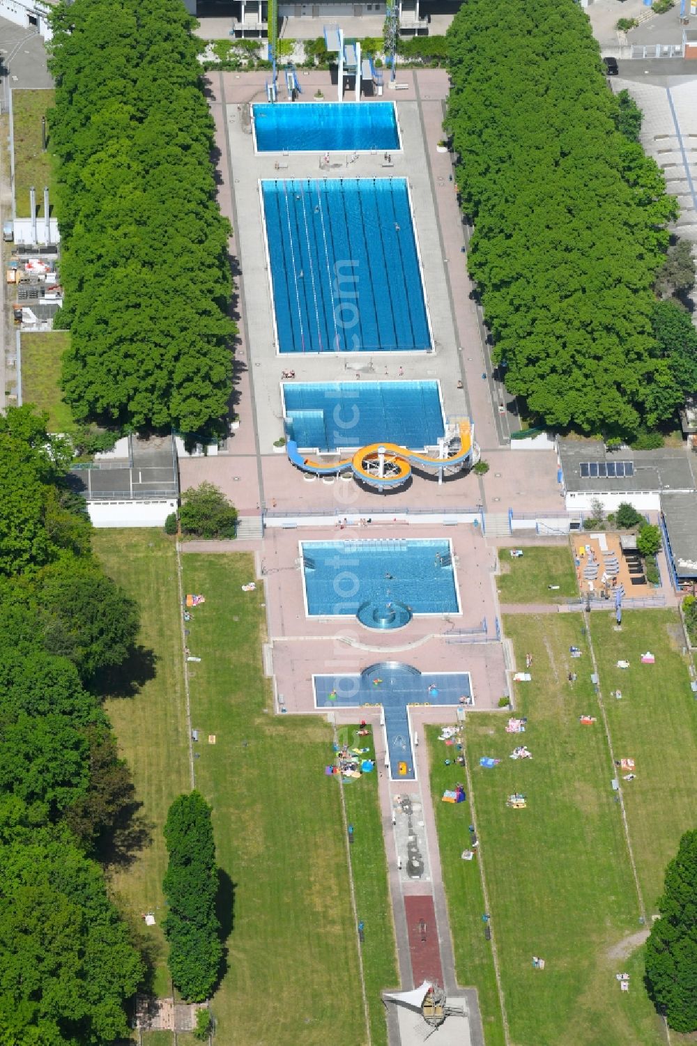 Aerial image Nürnberg - Swimming pool of the Freibad Stadion on Hans-Kalb-Strasse in Nuremberg in the state Bavaria, Germany