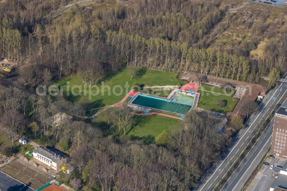 Aerial photograph Dortmund - Swimming pool of the Freibad Stockheide in the district Westfalenhuette in Dortmund at Ruhrgebiet in the state North Rhine-Westphalia, Germany