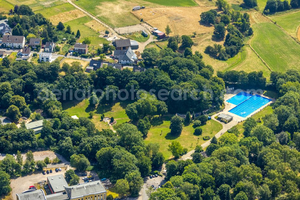 Aerial photograph Dortmund - Swimming pool of the Freibad Wellinghofen on street Hopmanns Muehlenweg in the district Wellinghofen in Dortmund at Ruhrgebiet in the state North Rhine-Westphalia, Germany